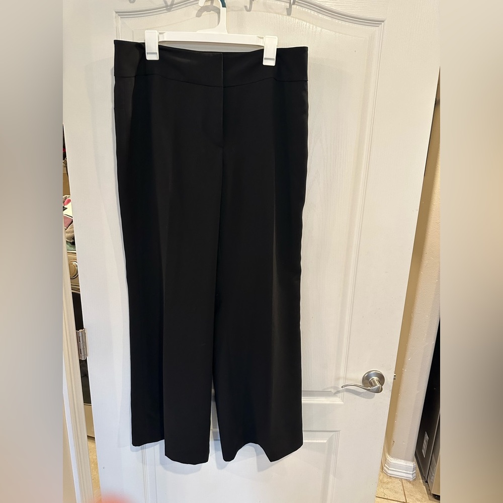 Kasper separates women’s black wide leg dress pants. Size 14
